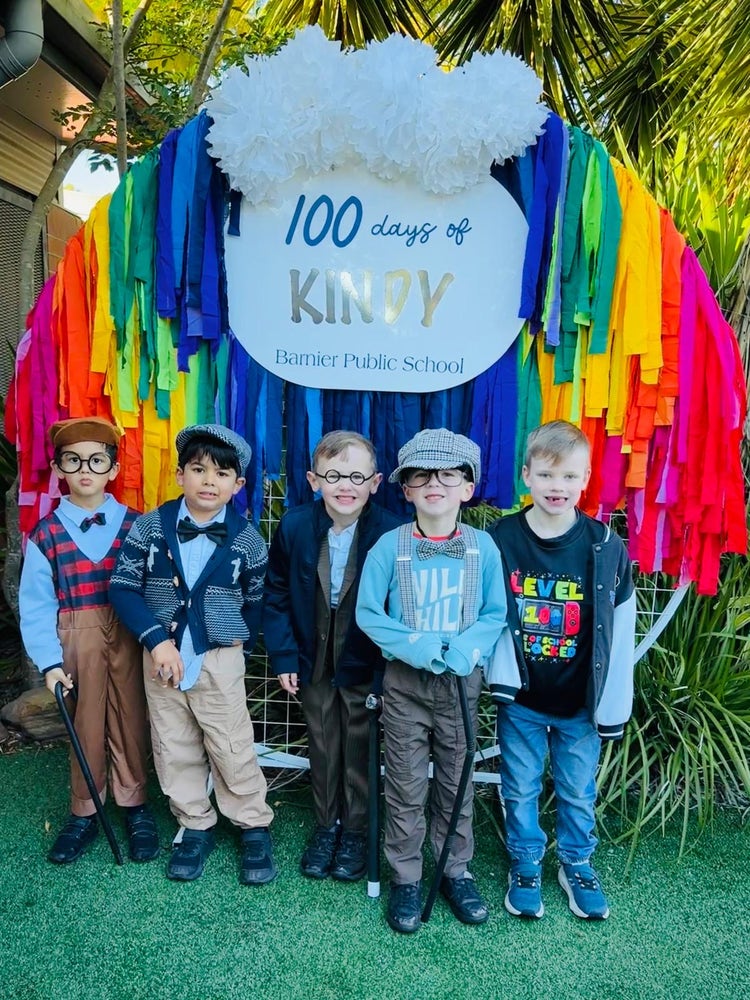 5 students in dress-up for 100 days of kindy celebration