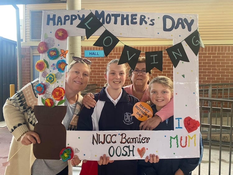 happy mothers day banner with two students with parents